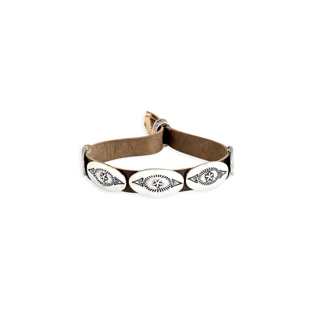 Bracelet en cuir à breloque concho