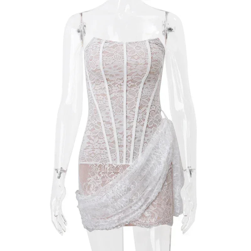 Robe courte élégante en dentelle sans bretelles sexy et transparente avec bandage asymétrique pour femme, idéale pour l'été et les soirées