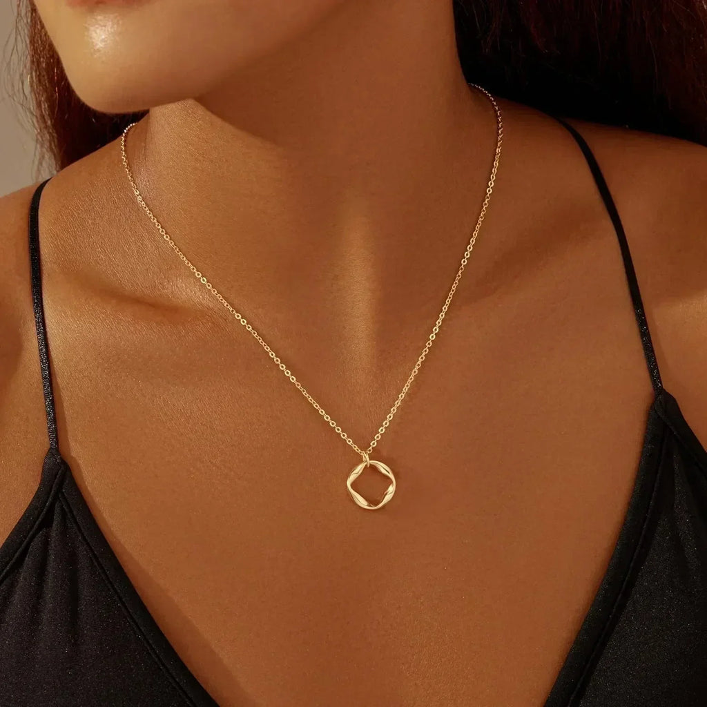 Colliers superposés en or pour femmes Collier empilable en plaqué or 14 carats et argent avec chaîne trombone et pendentif ras-du-cou pour femme