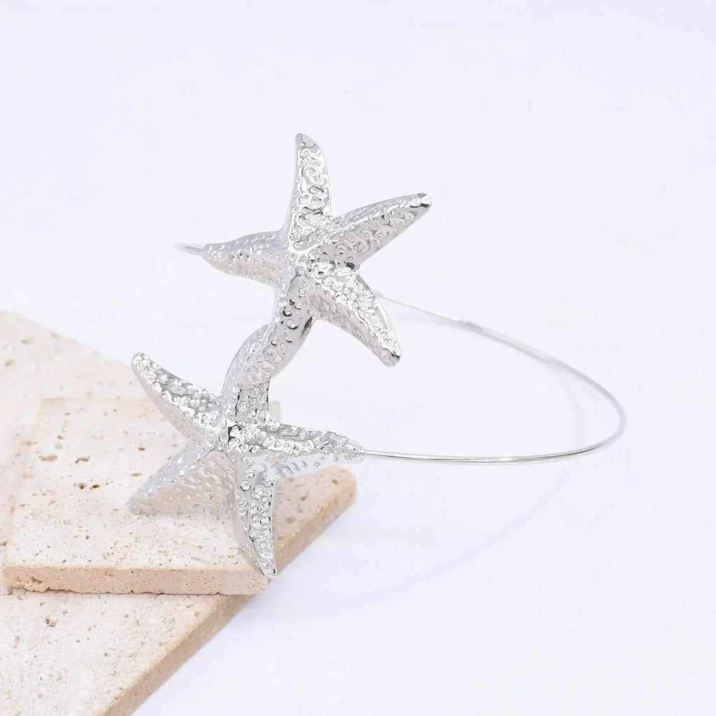Nouveau bracelet de bras 2 étoiles de mer en alliage doré à la mode pour femmes, idéal pour l'été, la plage, les fêtes dansantes. Manchette, bracelets, accessoires de bijoux, cadeaux