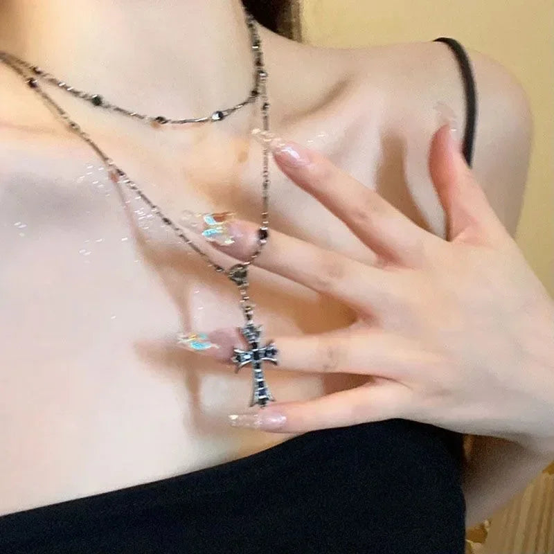 Collier ras du cou Femme Été Noir Strass Croix Jésus Pendentif Punk Vintage Double Couches Chaîne 2024 Collier Bohème Bijoux