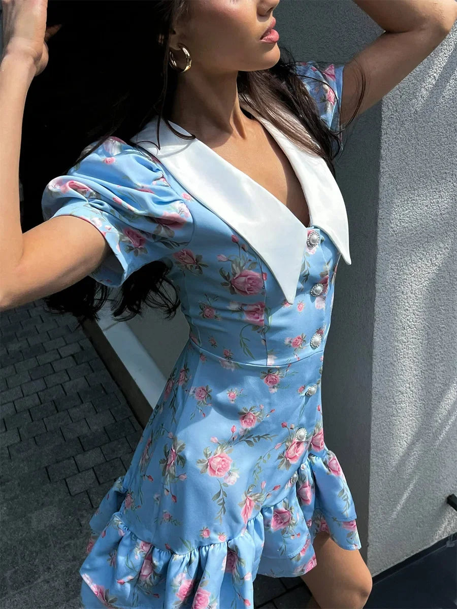 Mini-robe à manches bouffantes et col en V | Robe imprimée à volants et boutons en perles - Femstylo