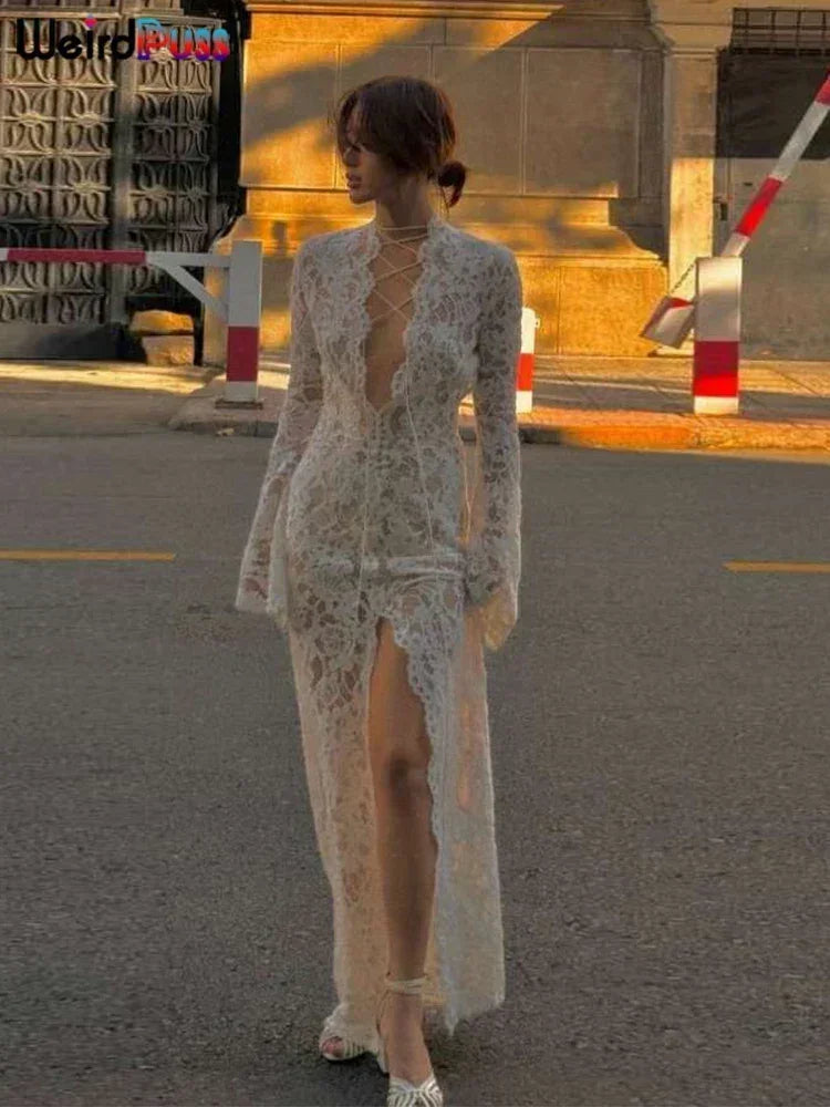 Weird Puss Broderie Volants Robe Femmes Sexy Col V Profond Fentes Transparent Uni Gland Poignets Pétale Street Élégance Vestidos