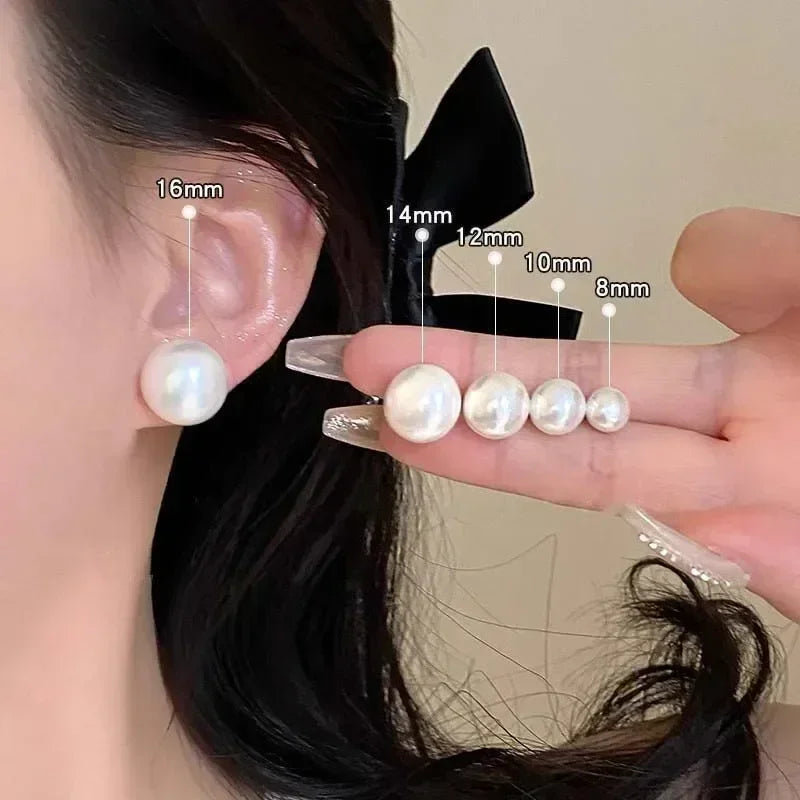 Boucles d'oreilles clous coréennes élégantes en perles blanches brillantes pour femmes, simples et exquises, imitation perles rondes, bijoux de mariage et de fête