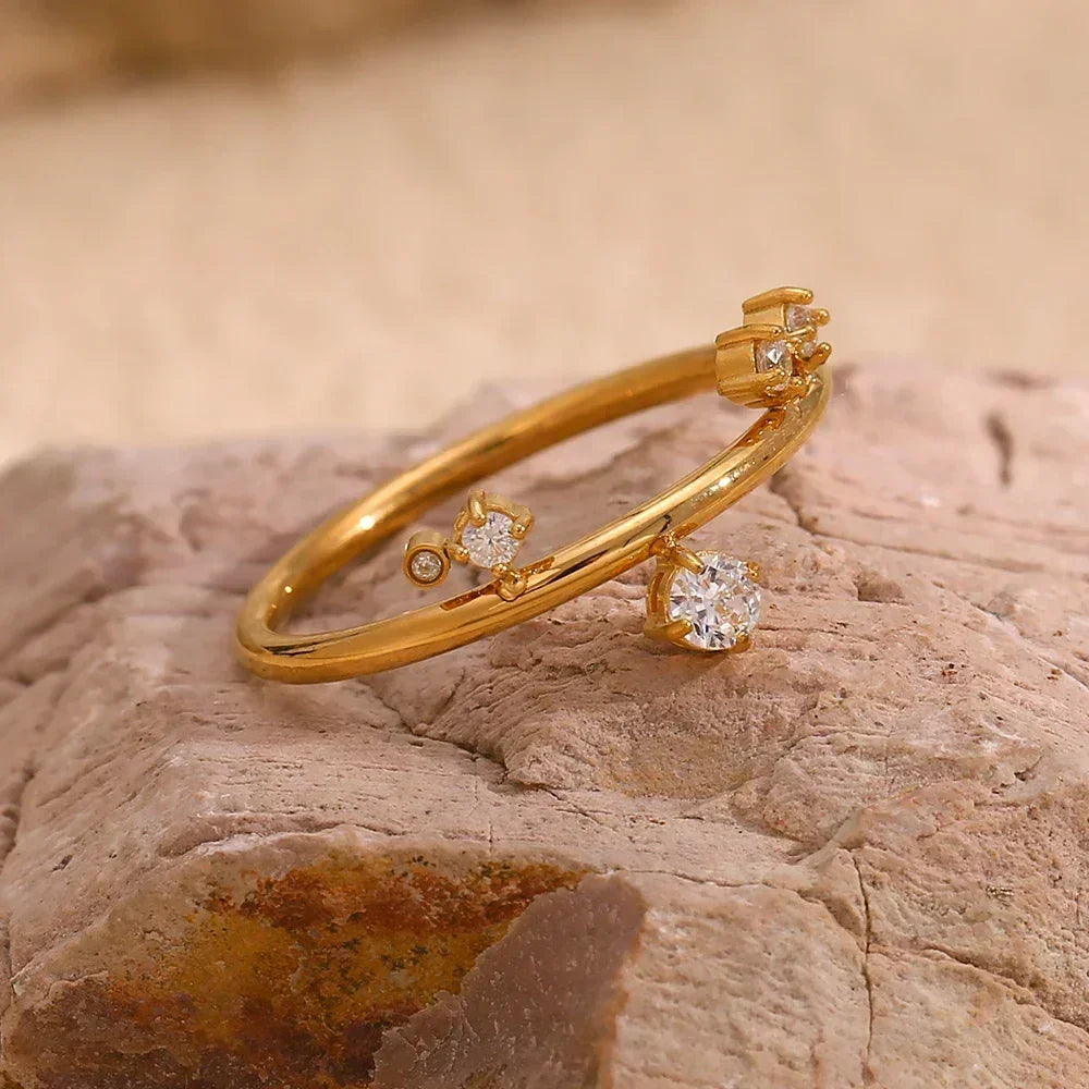 E.B.belle Bague Couronne Nouveauté Blanches Strass Bijoux en Acier Inoxydable Hypoallergénique Antirouille Plaqué Or 18 carats pour Femmes et Filles