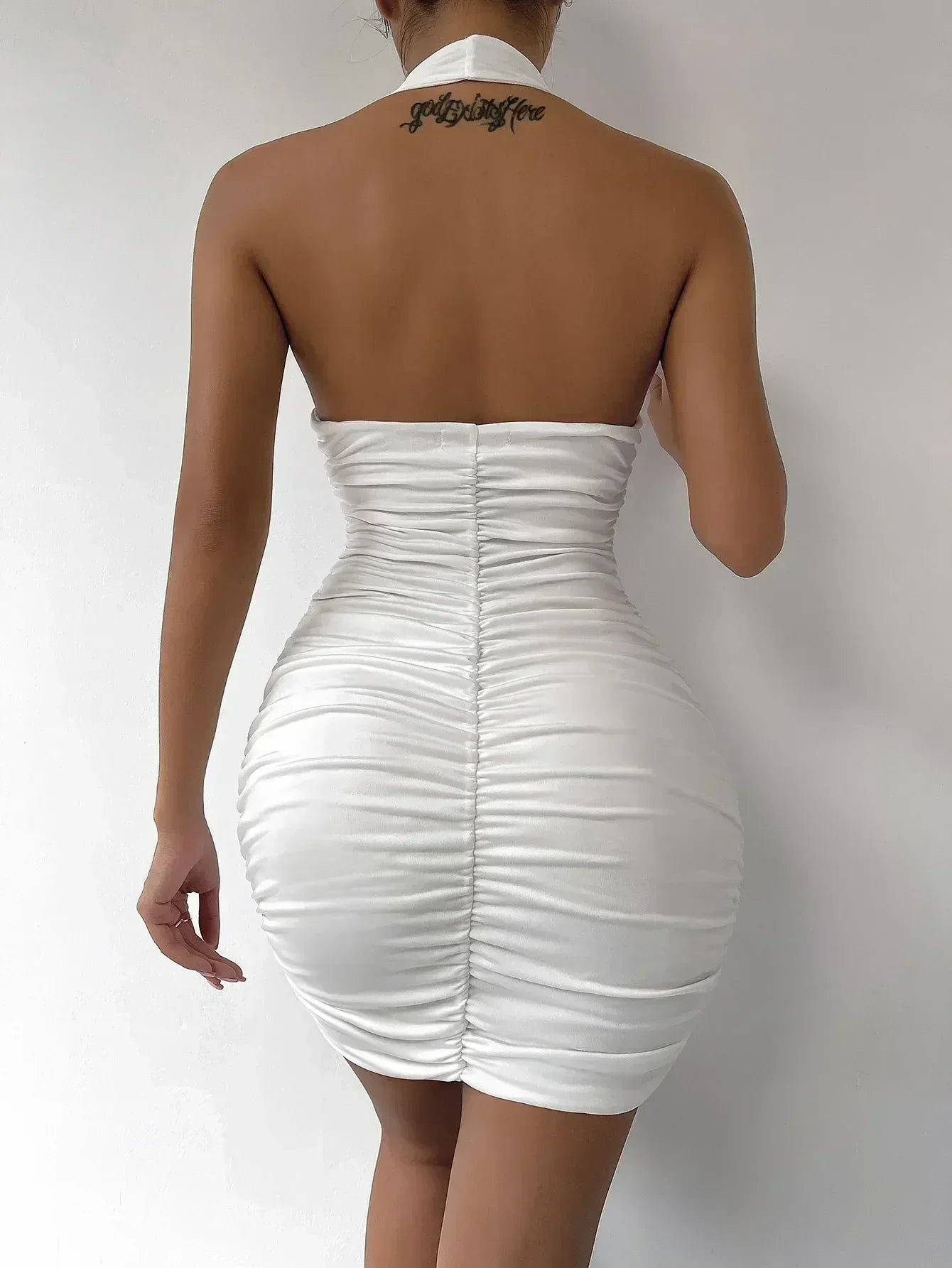 Robe courte sexy à col en V profond pour soirée, sans manches, dos nu, été 2024, blanche, licou, robe moulante pour femme, mini robe de club, tenue de club.
