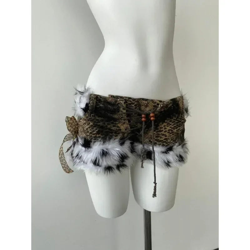 Shorts décontractés tendance léopard d'été de haute qualité pour femme, style « millennial hottie » américain, inspirés de l'an 2000, avec ourlet effiloché.