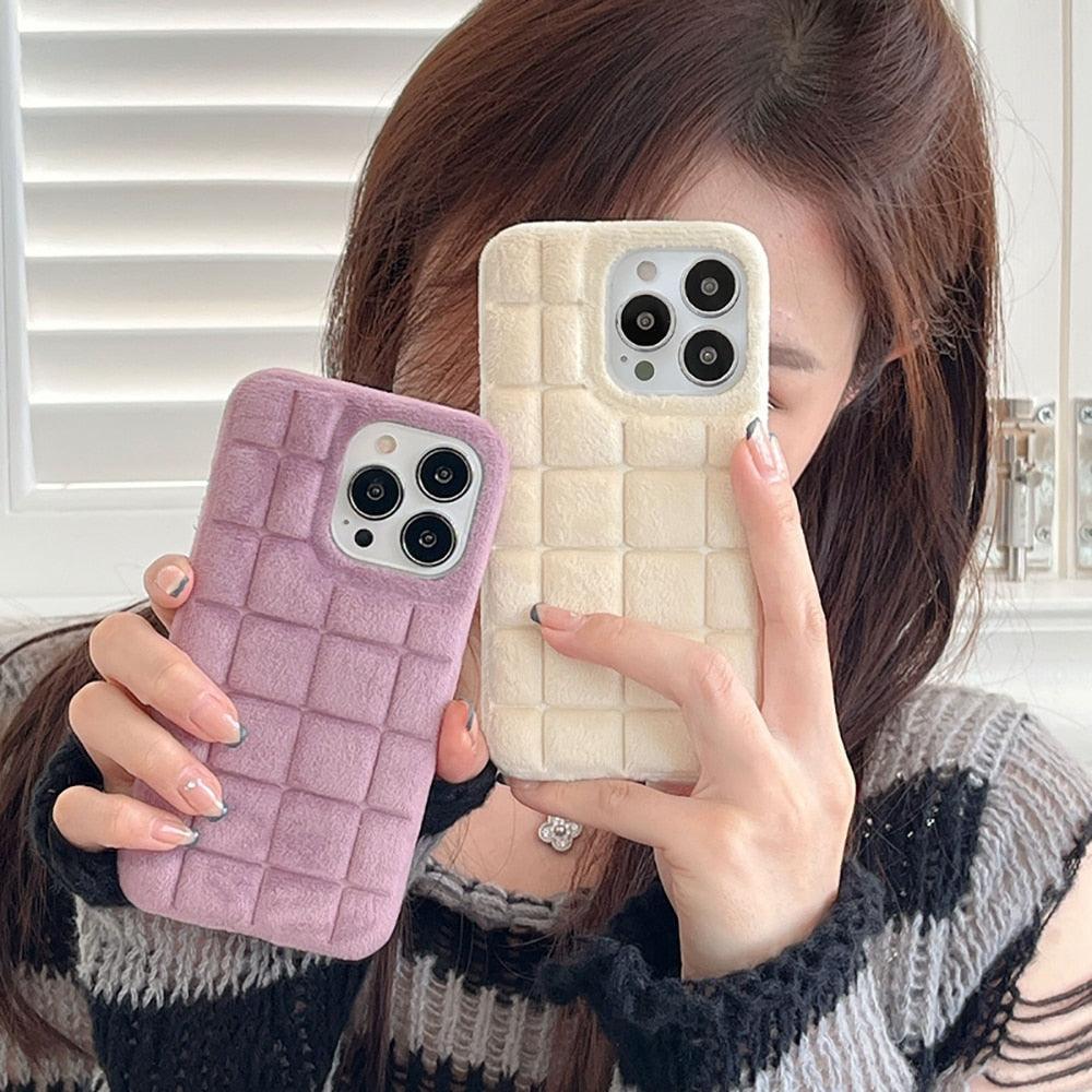 Coque de téléphone en fausse fourrure, chaude et moelleuse, à motif quadrillé, de couleur unie, pour iPhone 14 13 12 11 Pro Max Plus, coque arrière douce en silicone, antichoc, en fausse fourrure, pour iPhone