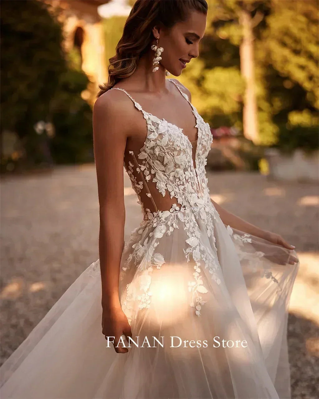 Fanan Robe de mariée bretelles spaghetti en tulle à appliques Personnalisée Sexy Dos ouvert Froncée Ivoire Robe de soirée de mariage Vestidos De Novia
