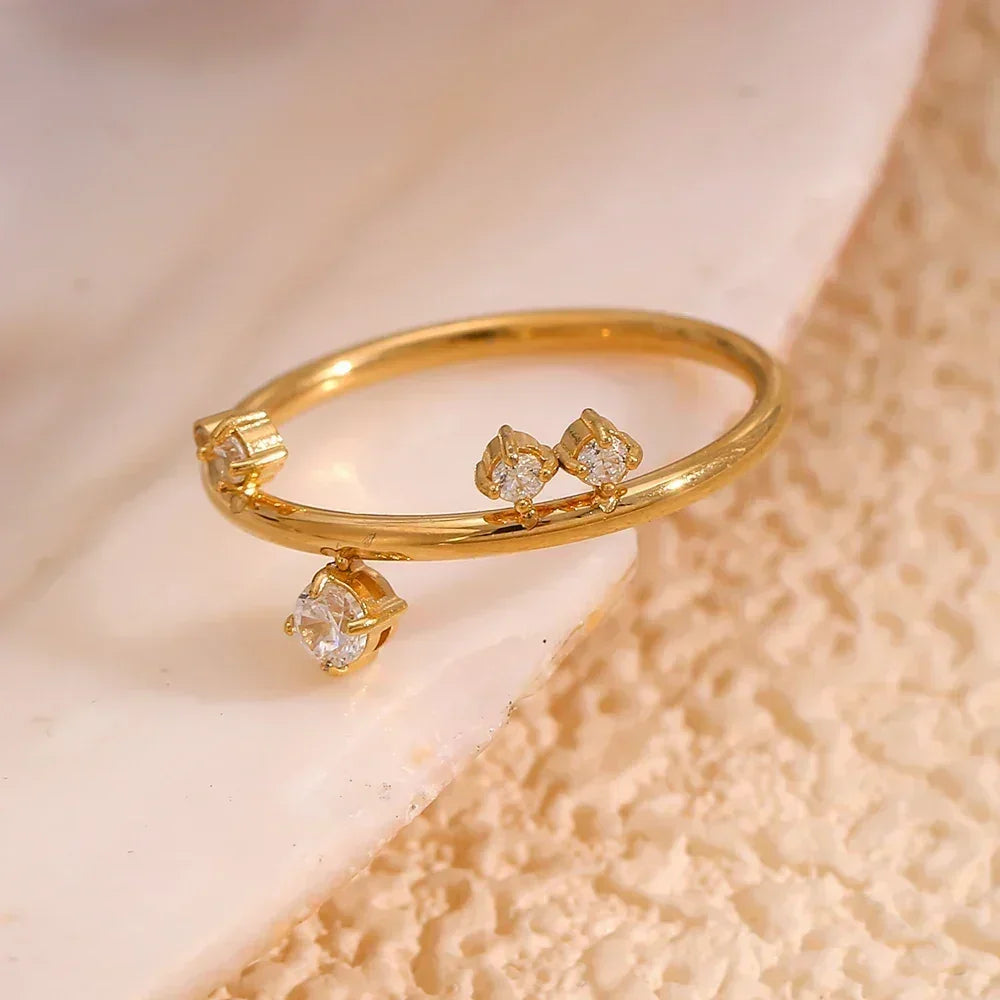 E.B.belle Bague Couronne Nouveauté Blanches Strass Bijoux en Acier Inoxydable Hypoallergénique Antirouille Plaqué Or 18 carats pour Femmes et Filles
