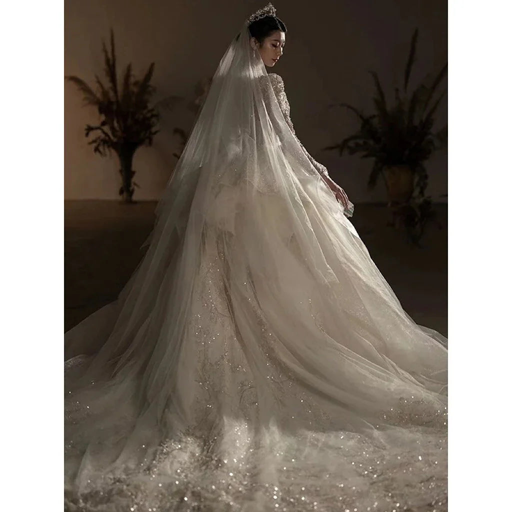 Robe de mariée de luxe avec perles brillantes à col haut EDW239