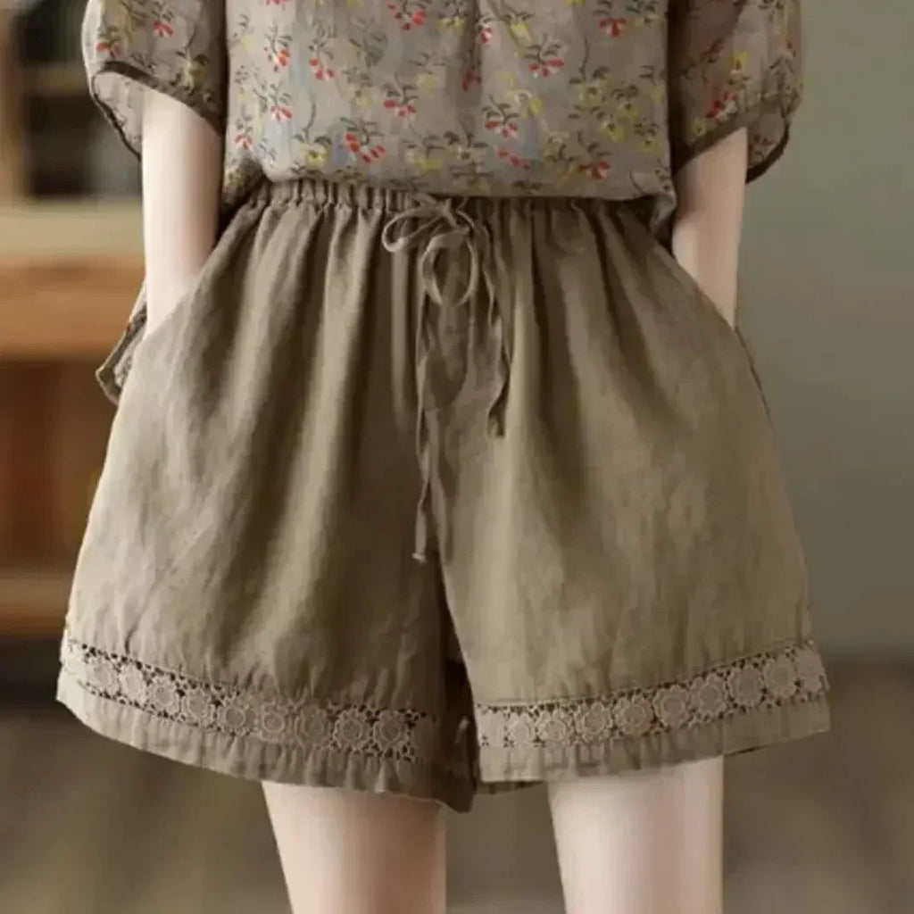 Short en coton et lin vintage taille haute élastique avec ceinture à nouer, brodé ajouré et coupe droite décontractée