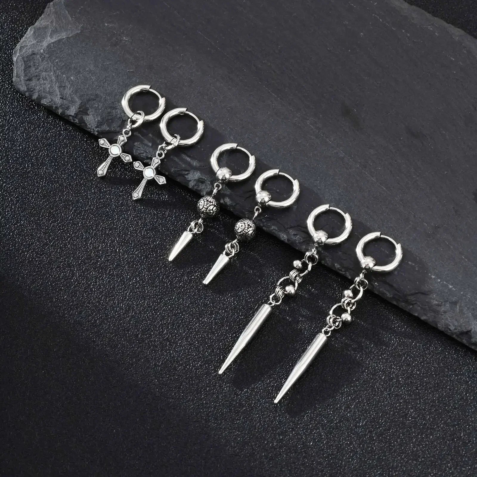 Boucles d'oreilles Huggies Punk pour homme, boucles d'oreilles pendantes vintage en acier inoxydable avec longue chaîne, cadeau élégant boucles d'oreilles croix