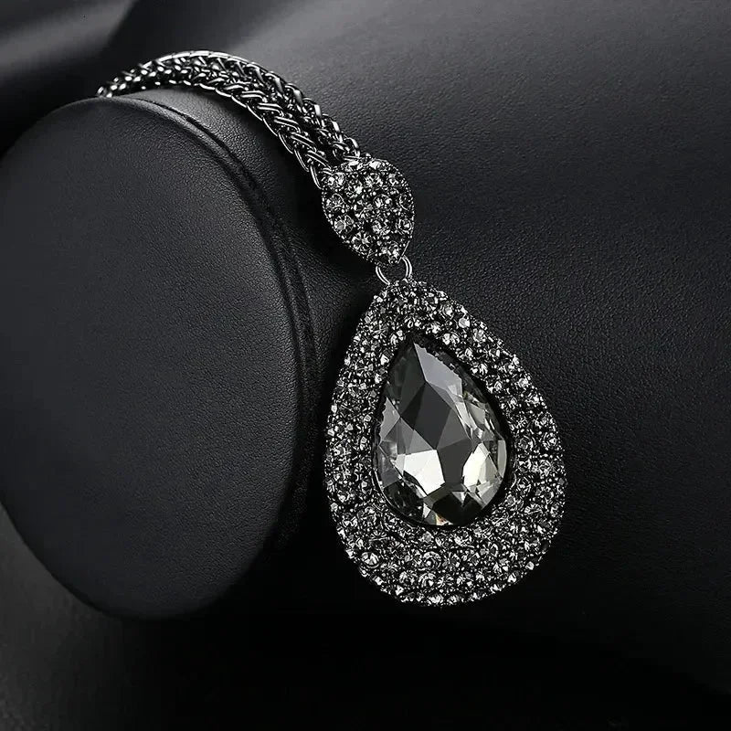 Nouveauté Colliers Longs pour Femmes 2024 Mode Ras du Cou en Cristal Gris Collier Femme Colliers et Pendentifs Tendance Accessoires