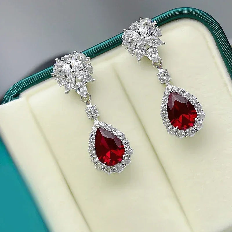 Huitan Boucles d'oreilles pendantes CZ rouge vif pour femmes Magnifiques Accessoires créatifs et attrayants pour Fiançailles Charmants Bijoux de mariage
