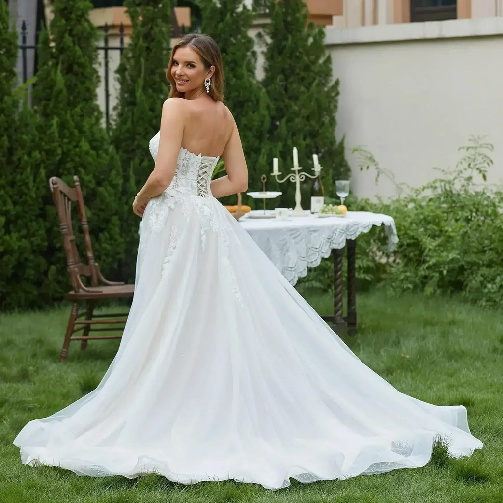 Robes de mariée élégantes en dentelle pour femmes 2025, de luxe, sans manches, col en V plongeant, robes de mariée scintillantes, robe de mariée en cœur pour femmes