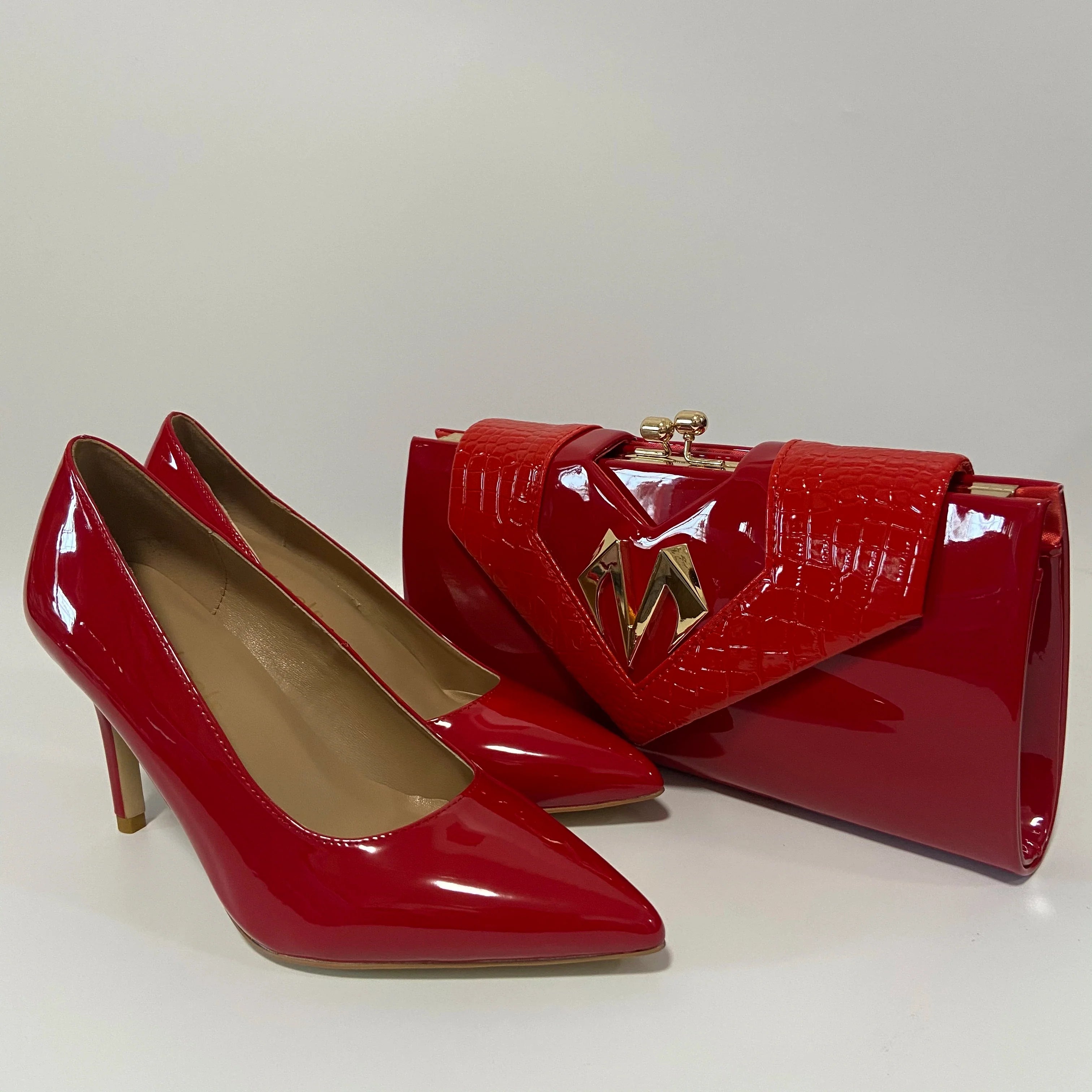 Jolies chaussures à talons hauts et sac
