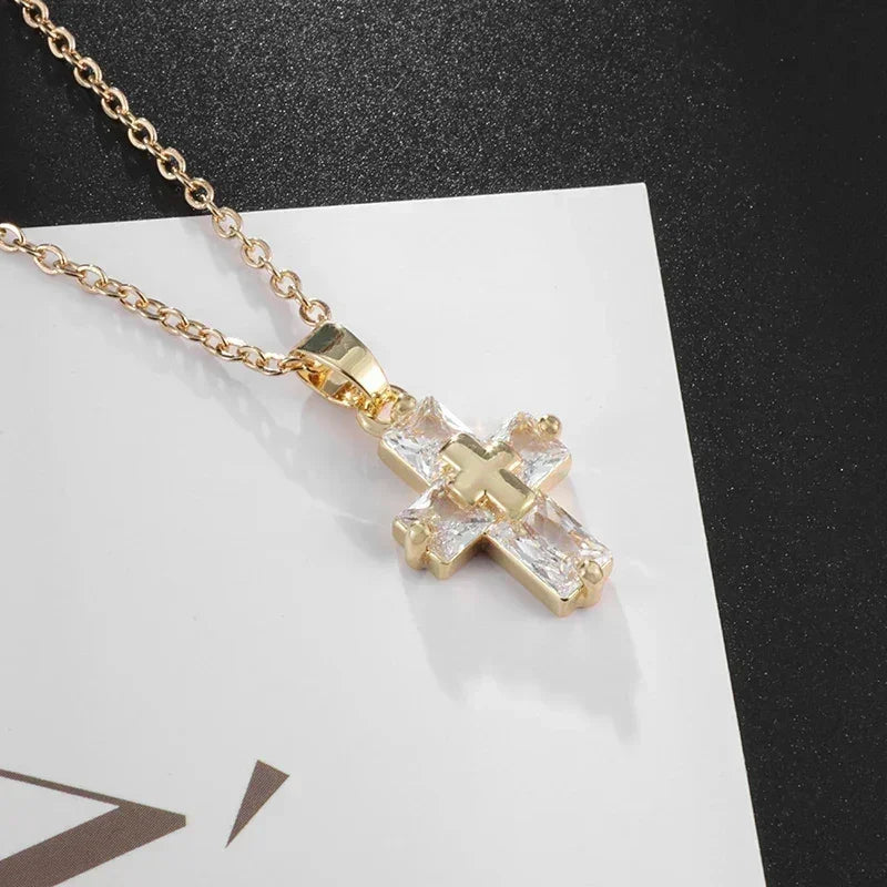 Collier pendentif croix en cristal délicat pour femmes et filles, élégant, pour fête, mariage, bijoux, amulette catholique, cadeau