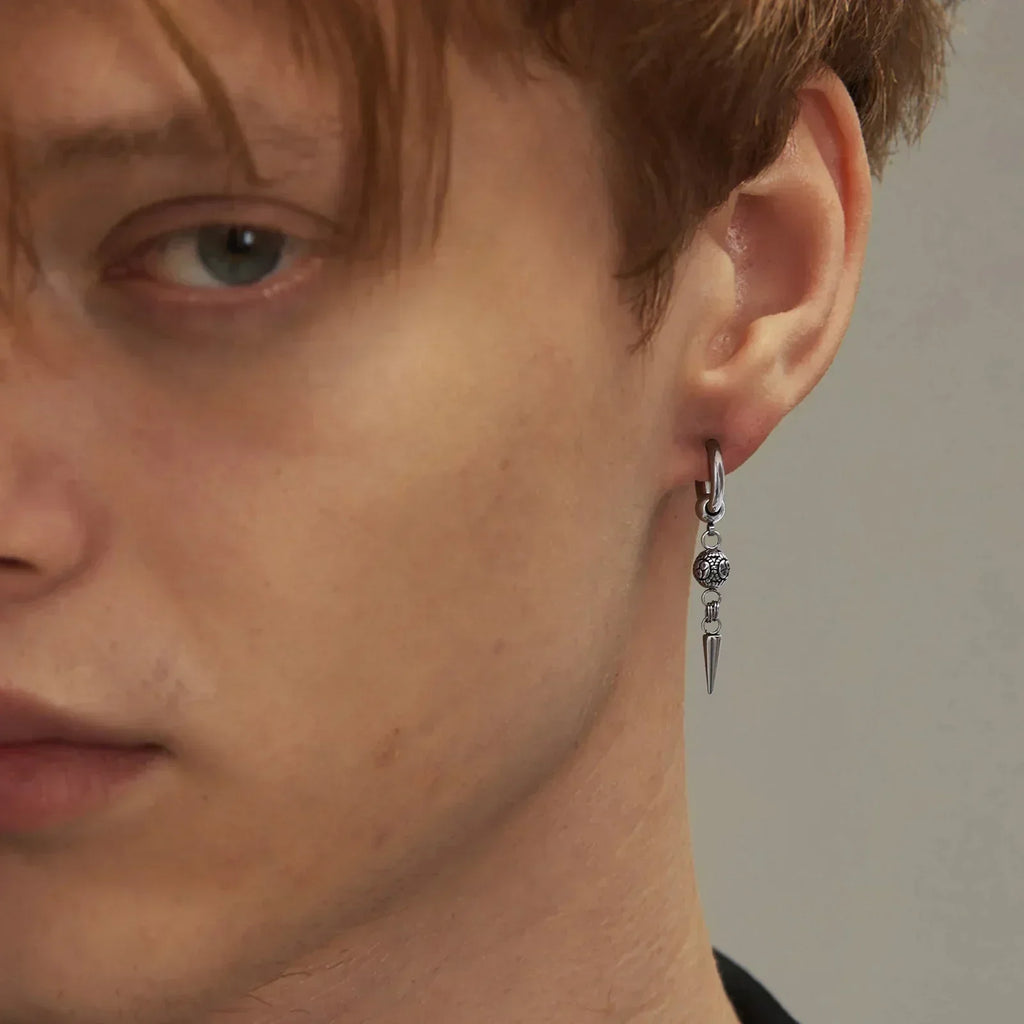 Boucles d'oreilles Huggies Punk pour homme, boucles d'oreilles pendantes vintage en acier inoxydable avec longue chaîne, cadeau élégant boucles d'oreilles croix
