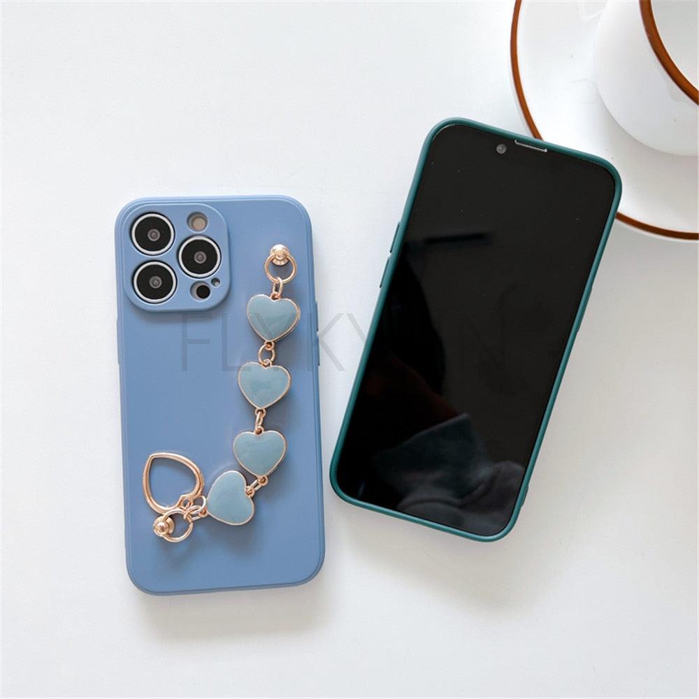 Coque de protection souple et flexible en silicone avec chaîne en cœur d'amour, bracelet à main pour femmes, étui de téléphone pour iPhone 12 13 14 Pro Max Mini 11 Pro Max X XS Max XR 7 8 Plus