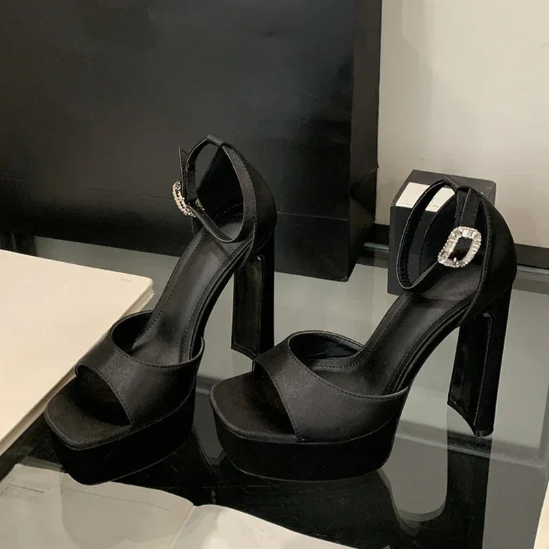 Liyke Runway Style Sandales à talons hauts noires pour femmes, en soie confortable, bout carré, bride à boucle, chaussures de soirée pour dames, taille 40