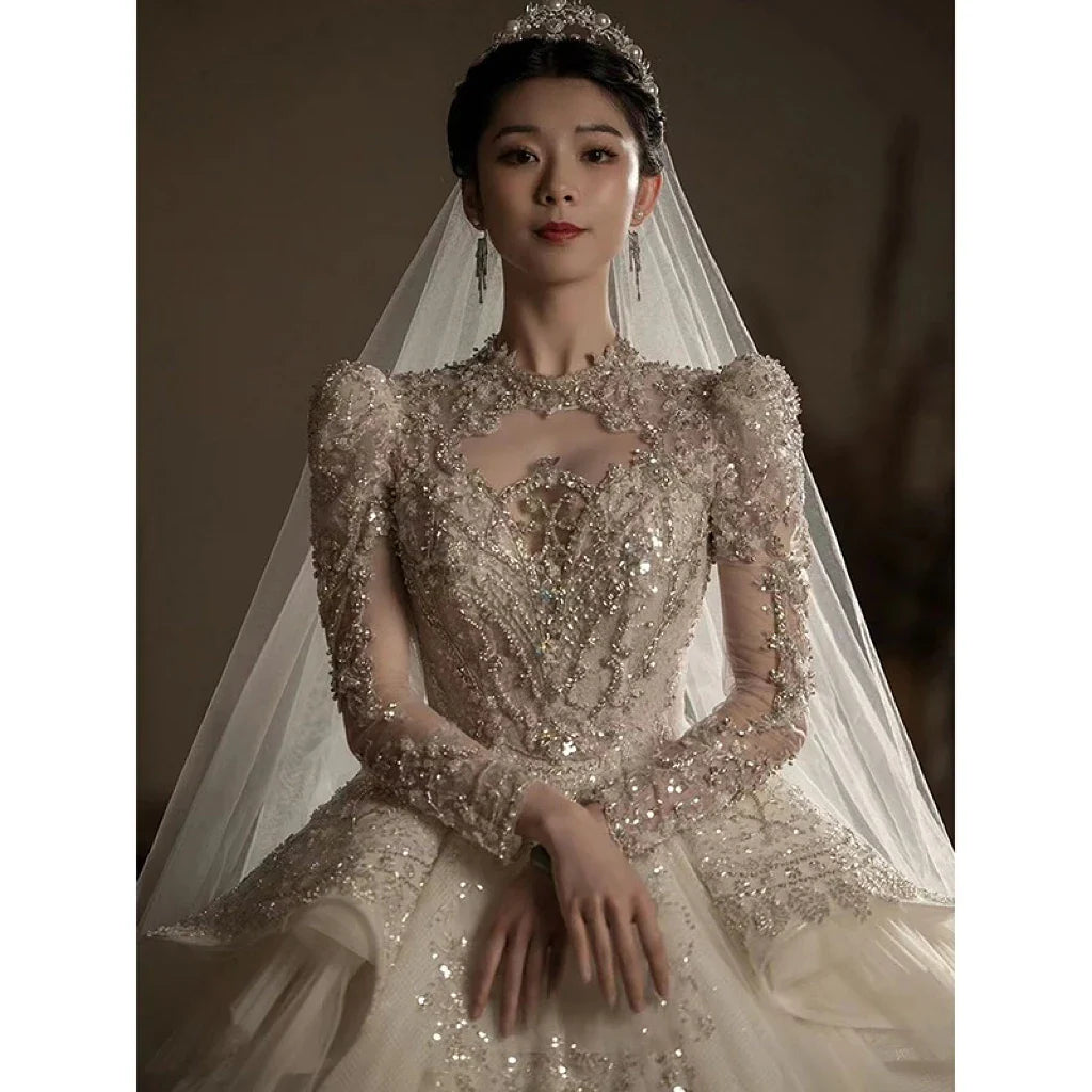 Robe de mariée de luxe avec perles brillantes à col haut EDW239