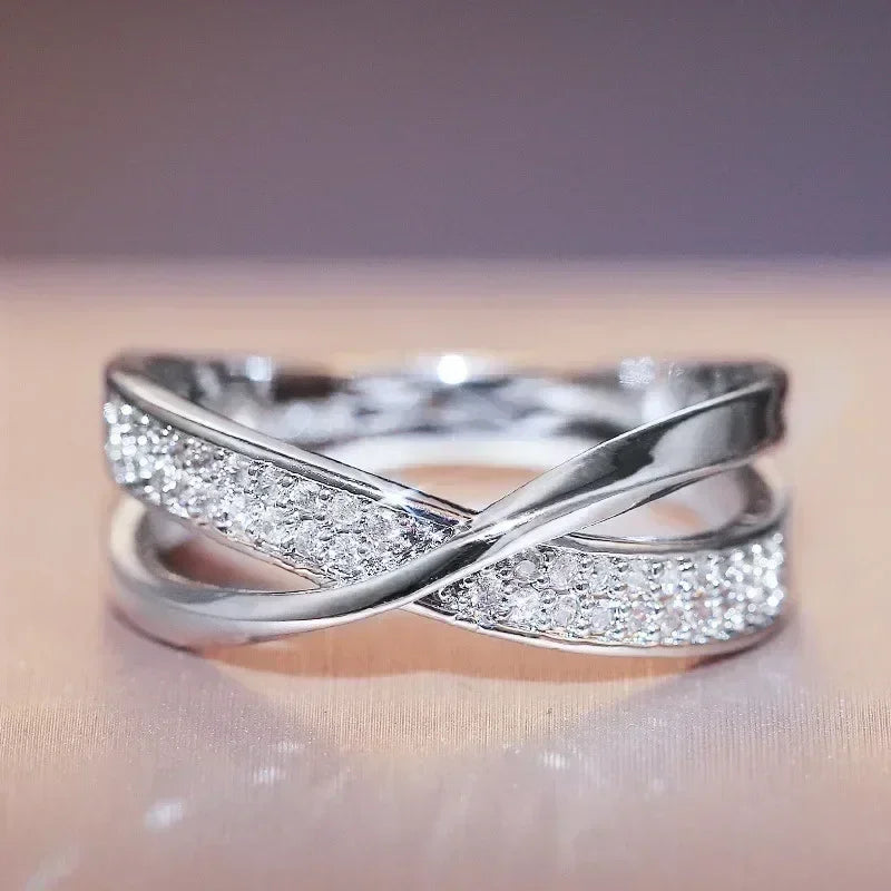 Bague classique en acier inoxydable bicolore en forme de X pour femmes, bijou tendance de mariage, anneaux de mariage éblouissants en zircon, bagues modernes