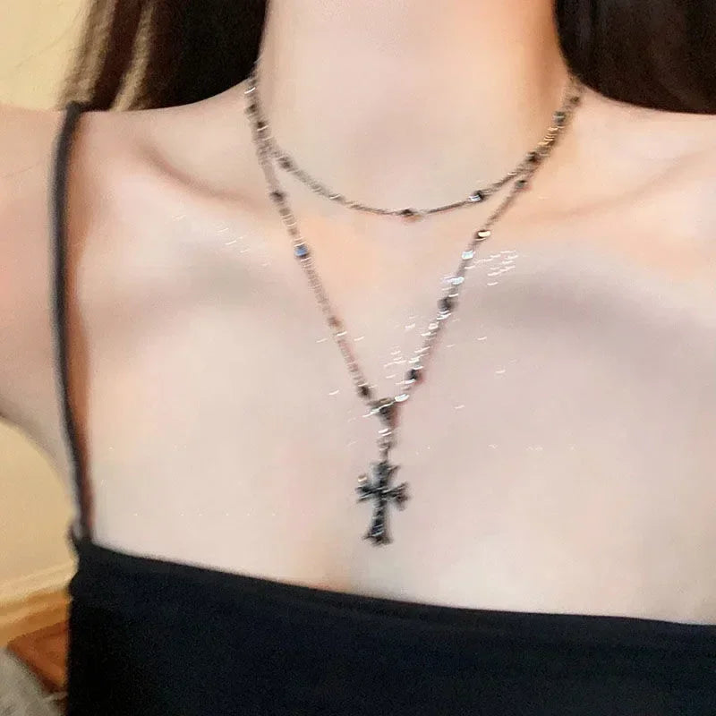 Collier ras du cou Femme Été Noir Strass Croix Jésus Pendentif Punk Vintage Double Couches Chaîne 2024 Collier Bohème Bijoux