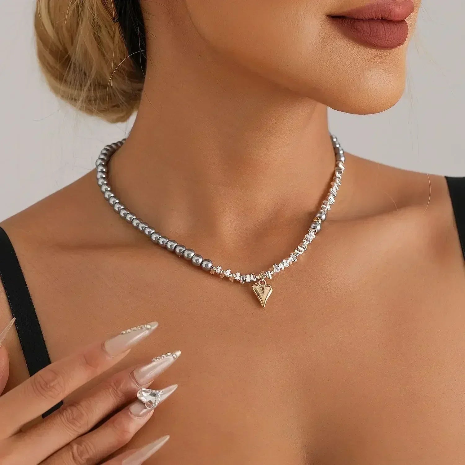 Collier Cœur Perlé Tendance pour Femmes Style Bohème Élégant Chaîne en Cristal Irrégulier Ras du Cou Y2K Exquis Cadeau de Fête Bijoux Accessoires