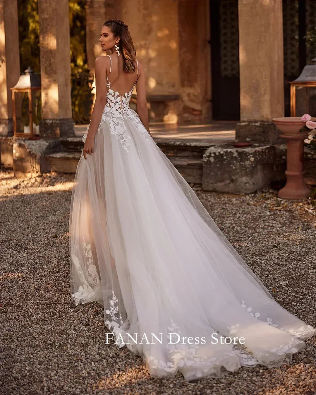 Fanan Robe de mariée bretelles spaghetti en tulle à appliques Personnalisée Sexy Dos ouvert Froncée Ivoire Robe de soirée de mariage Vestidos De Novia