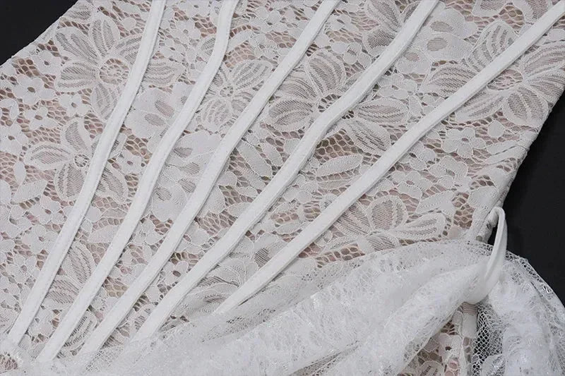 Robe courte élégante en dentelle sans bretelles sexy et transparente avec bandage asymétrique pour femme, idéale pour l'été et les soirées