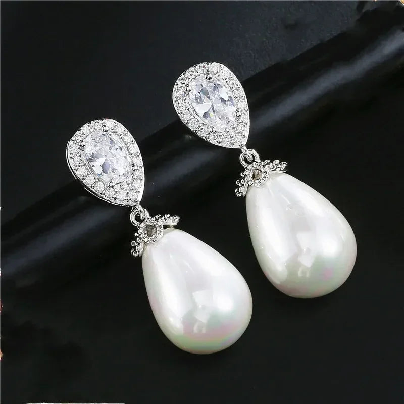 ZAKOL Élégantes Boucles d'Oreilles Pendantes Goutte d'Eau en Perles d'Imitation et Oxyde de Zirconium pour Femme, Bijoux de Mariage