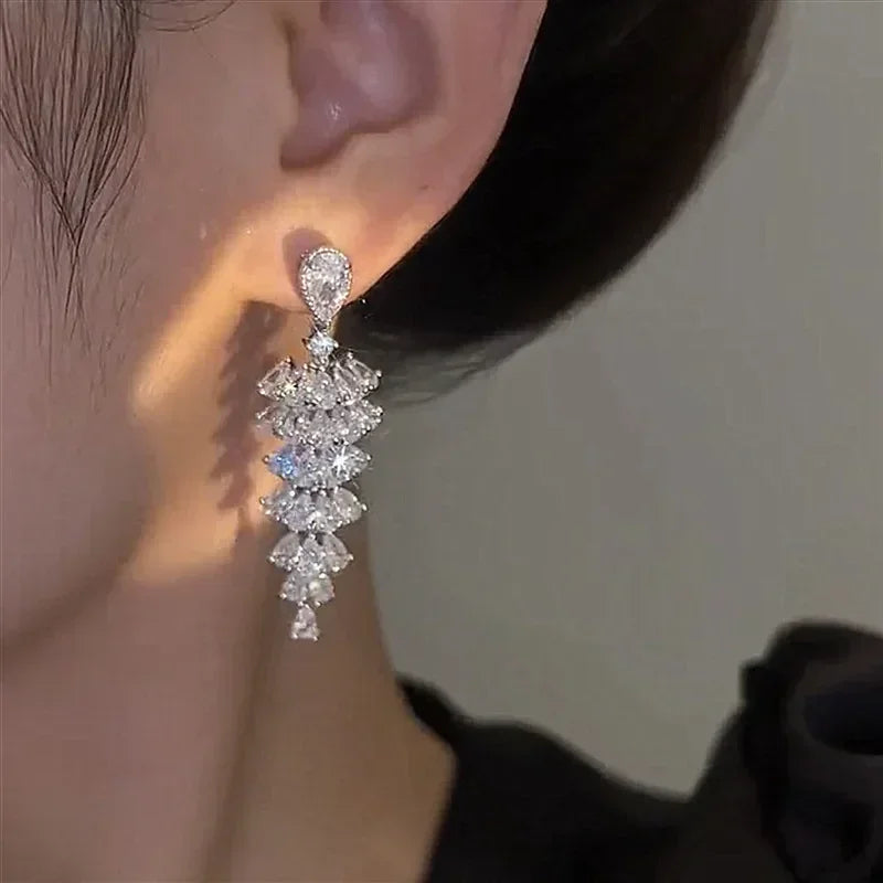 Boucles d'Oreilles Pendante en Cristal Élégantes pour Mariée - Bijoux de Mode | Femstylo