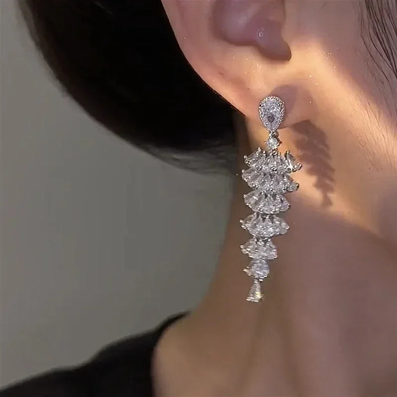 Boucles d'Oreilles Pendante en Cristal Élégantes pour Mariée - Bijoux de Mode | Femstylo