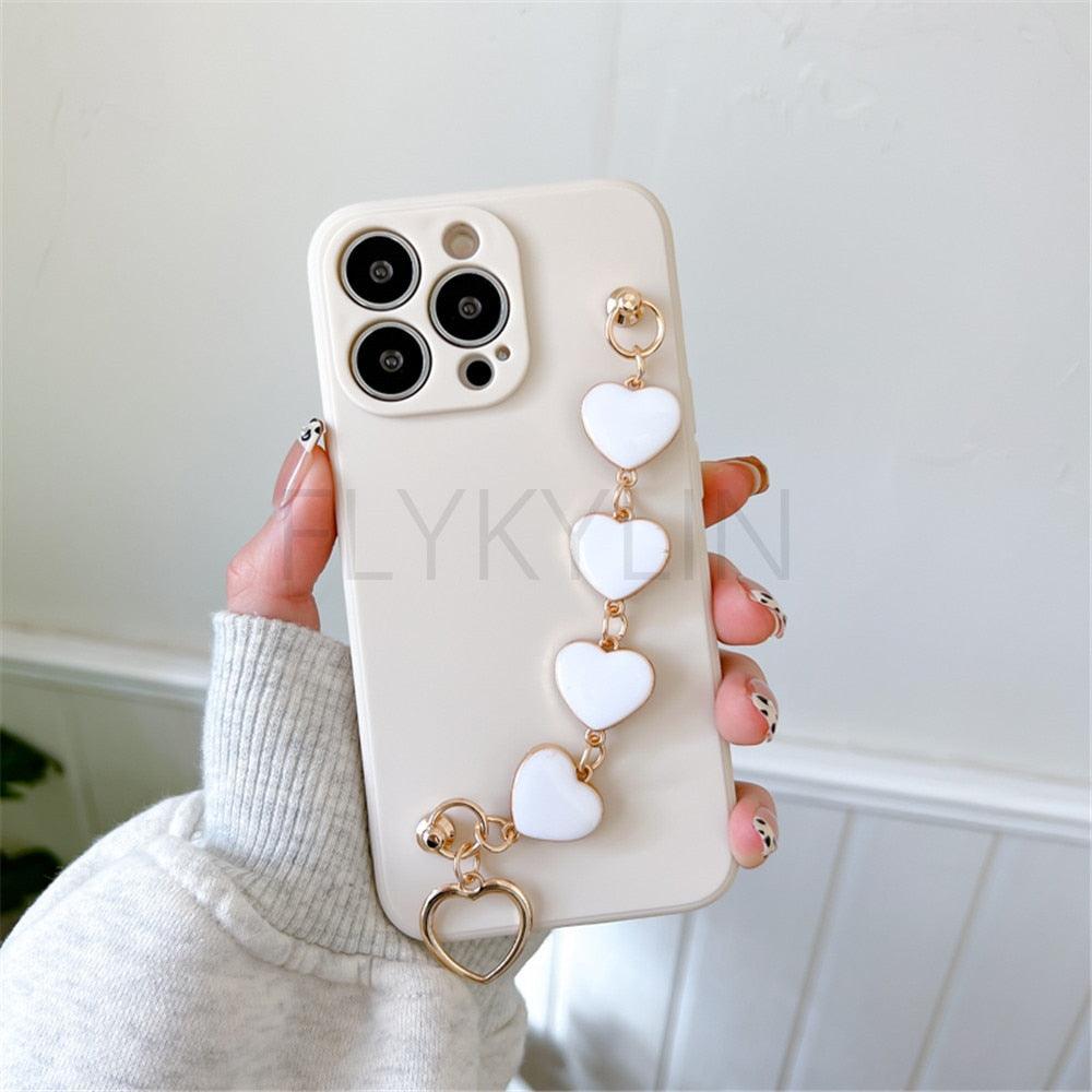 Coque de protection souple et flexible en silicone avec chaîne en cœur d'amour, bracelet à main pour femmes, étui de téléphone pour iPhone 12 13 14 Pro Max Mini 11 Pro Max X XS Max XR 7 8 Plus