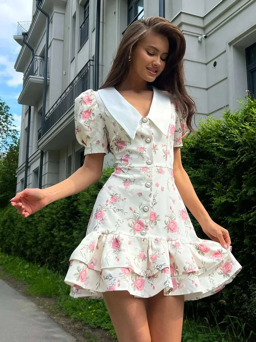 Mini-robe à manches bouffantes et col en V | Robe imprimée à volants et boutons en perles - Femstylo