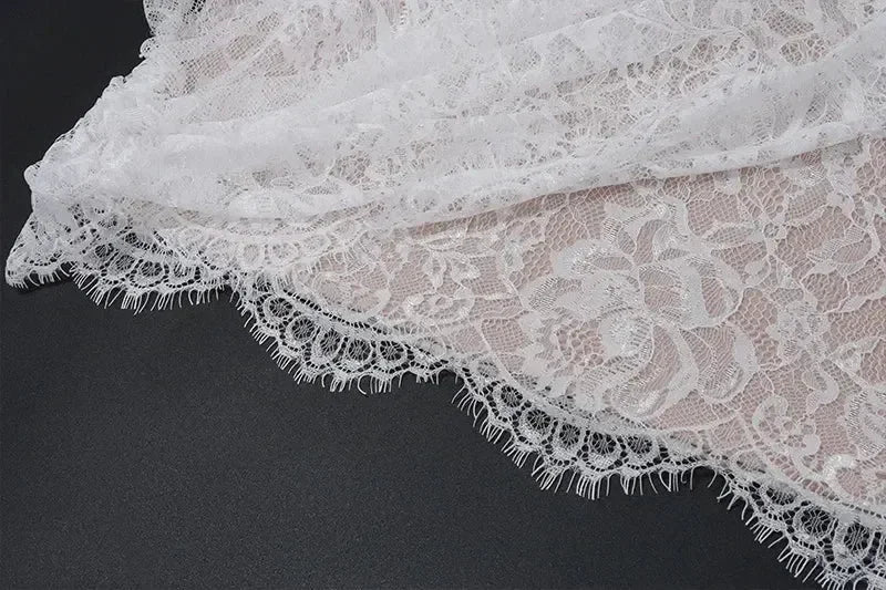 Robe courte élégante en dentelle sans bretelles sexy et transparente avec bandage asymétrique pour femme, idéale pour l'été et les soirées