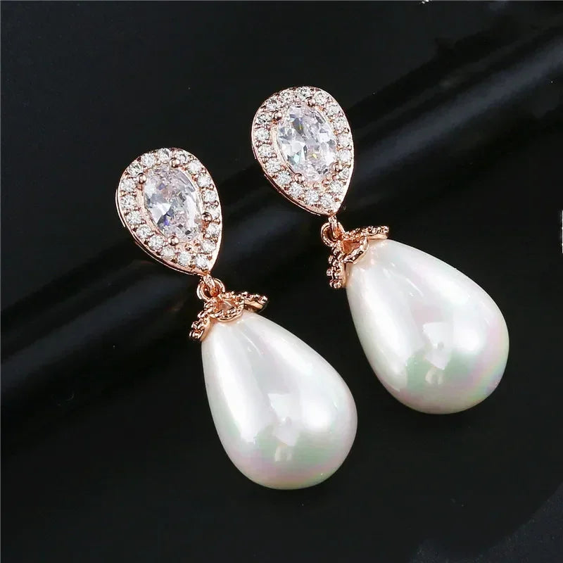 ZAKOL Élégantes Boucles d'Oreilles Pendantes Goutte d'Eau en Perles d'Imitation et Oxyde de Zirconium pour Femme, Bijoux de Mariage
