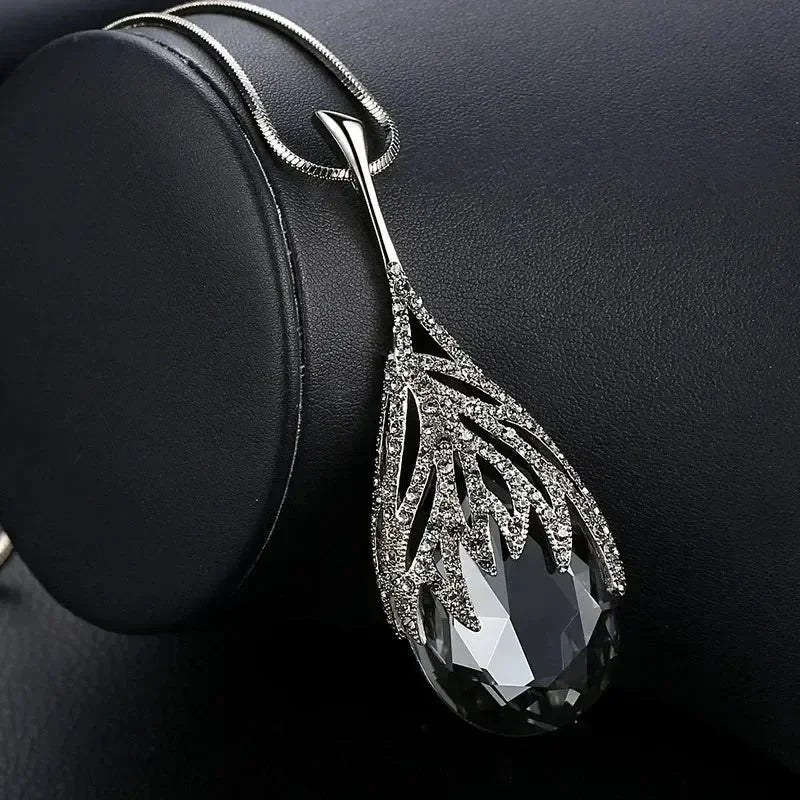 Nouveauté Colliers Longs pour Femmes 2024 Mode Ras du Cou en Cristal Gris Collier Femme Colliers et Pendentifs Tendance Accessoires