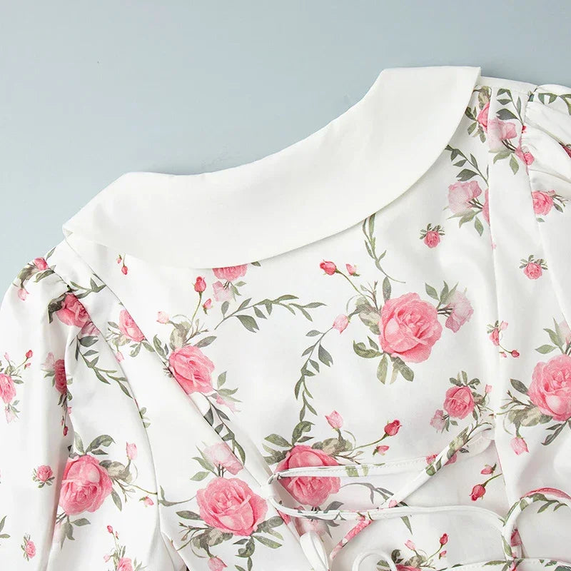 Mini-robe à manches bouffantes et col en V | Robe imprimée à volants et boutons en perles - Femstylo