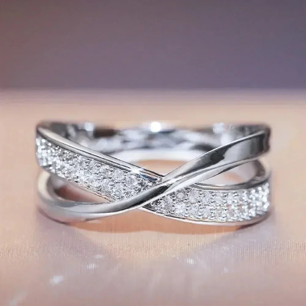 Bague classique en acier inoxydable bicolore en forme de X pour femmes, bijou tendance de mariage, anneaux de mariage éblouissants en zircon, bagues modernes