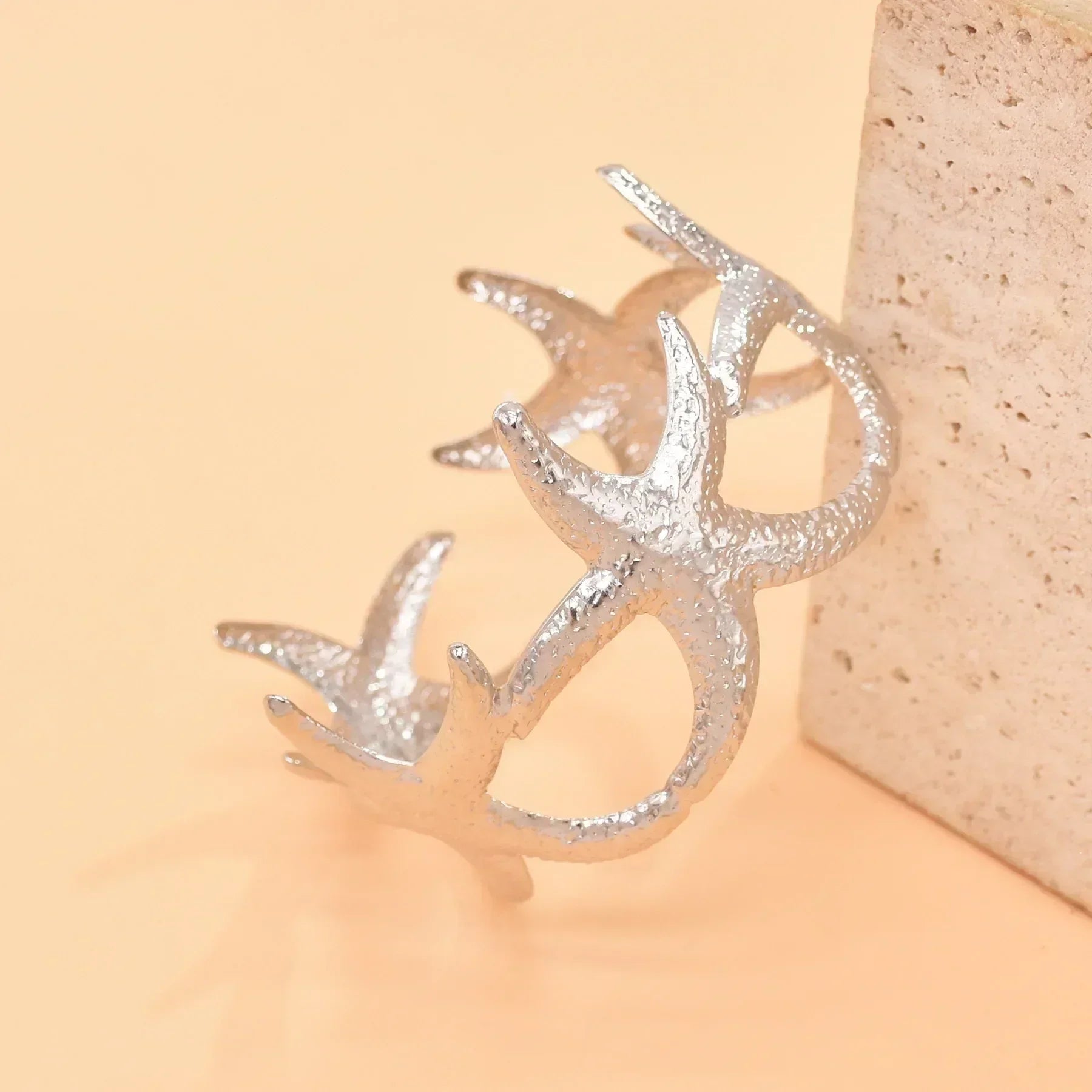 Nouveau bracelet de bras 2 étoiles de mer en alliage doré à la mode pour femmes, idéal pour l'été, la plage, les fêtes dansantes. Manchette, bracelets, accessoires de bijoux, cadeaux