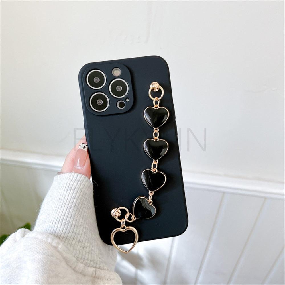 Coque de protection souple et flexible en silicone avec chaîne en cœur d'amour, bracelet à main pour femmes, étui de téléphone pour iPhone 12 13 14 Pro Max Mini 11 Pro Max X XS Max XR 7 8 Plus
