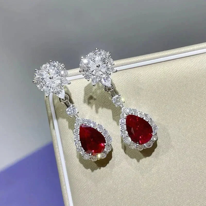 Huitan Boucles d'oreilles pendantes CZ rouge vif pour femmes Magnifiques Accessoires créatifs et attrayants pour Fiançailles Charmants Bijoux de mariage