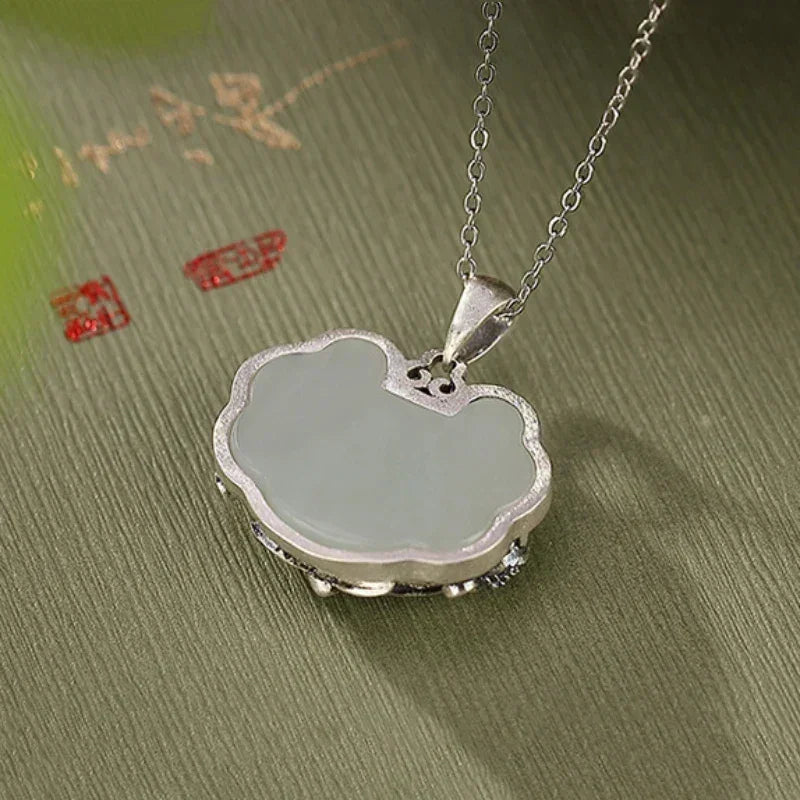 Collier en argent 925 avec pendentif Ruyi de style chinois rétro en jade Hotan naturel en forme de poisson et fleur de lotus, chaîne de clavicule.