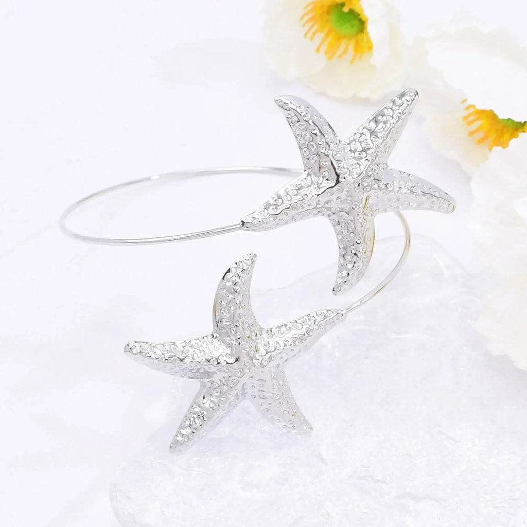 Nouveau bracelet de bras 2 étoiles de mer en alliage doré à la mode pour femmes, idéal pour l'été, la plage, les fêtes dansantes. Manchette, bracelets, accessoires de bijoux, cadeaux