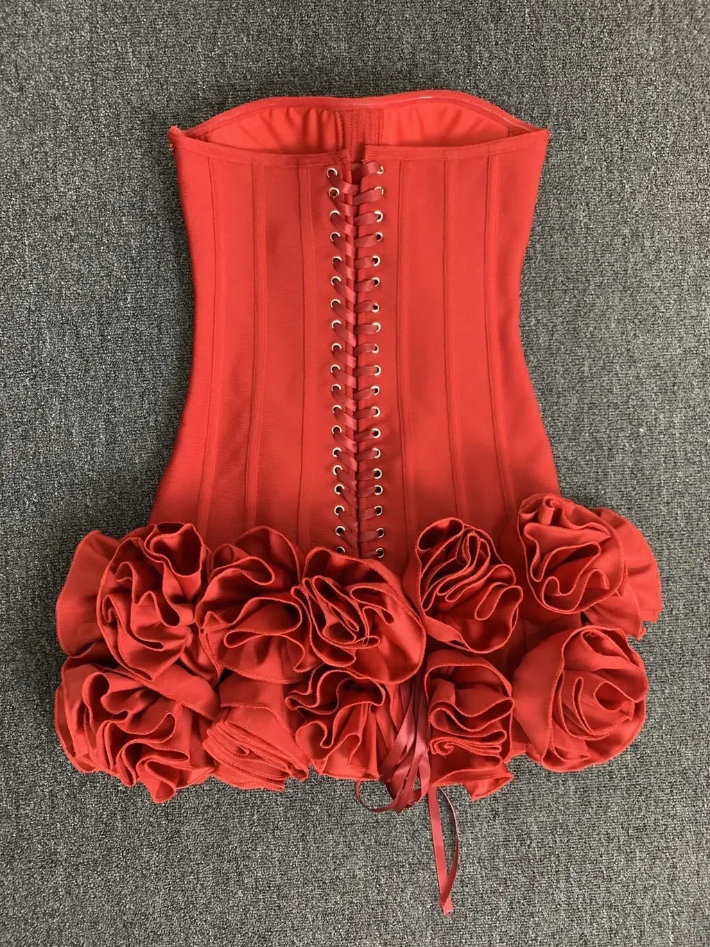 De Vraies Photos Robe Femme Nouveau Bandage Sans Bretelles Lacets au Dos Fleurs Ourlet Moulante Mini Robes de Soirée Célébrité Anniversaire
