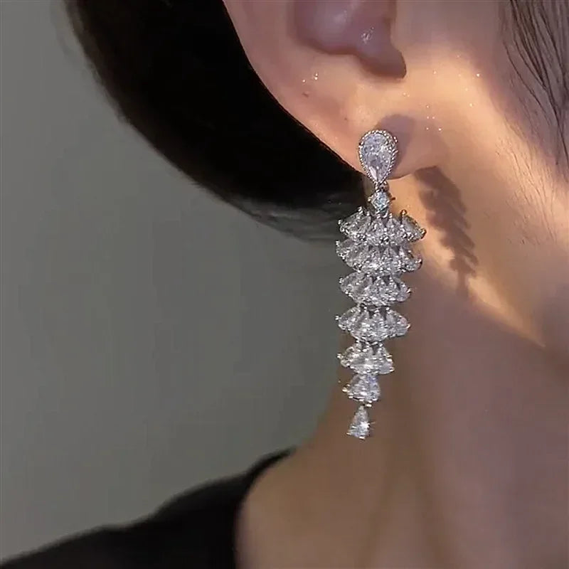 Boucles d'Oreilles Pendante en Cristal Élégantes pour Mariée - Bijoux de Mode | Femstylo