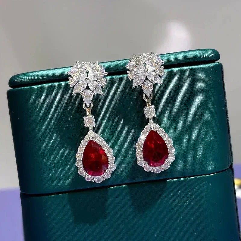 Huitan Boucles d'oreilles pendantes CZ rouge vif pour femmes Magnifiques Accessoires créatifs et attrayants pour Fiançailles Charmants Bijoux de mariage