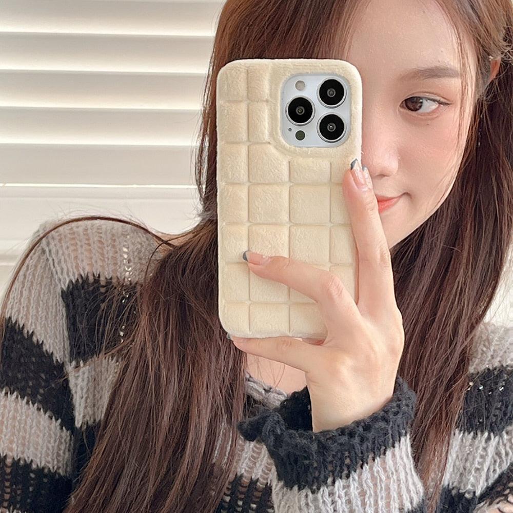 Coque de téléphone en fausse fourrure, chaude et moelleuse, à motif quadrillé, de couleur unie, pour iPhone 14 13 12 11 Pro Max Plus, coque arrière douce en silicone, antichoc, en fausse fourrure, pour iPhone